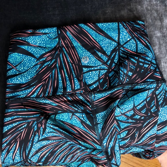 Lululemon Luxtreme Wunder Under HR Size 4 - Picture 6 of 10